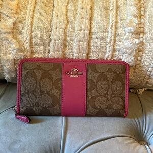 Coach wallet, never used!